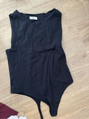 Aritzia Black Sleeveless Crew Neck Bodysuit contour